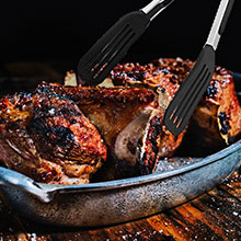 Call your friends, take our cooking tongs and have an outdoor barbecue！